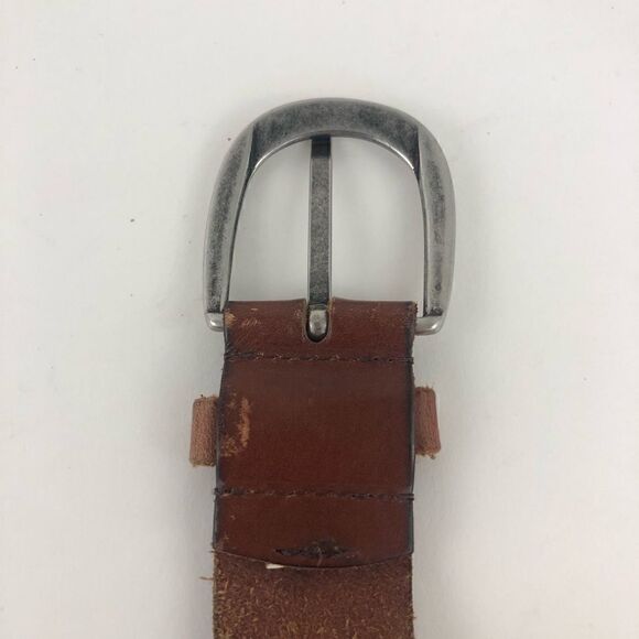 Brown
leather belt with punched leather design silver buckle - Picture 3 of 4